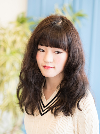 秋の深みに色白が目立つファスタイル